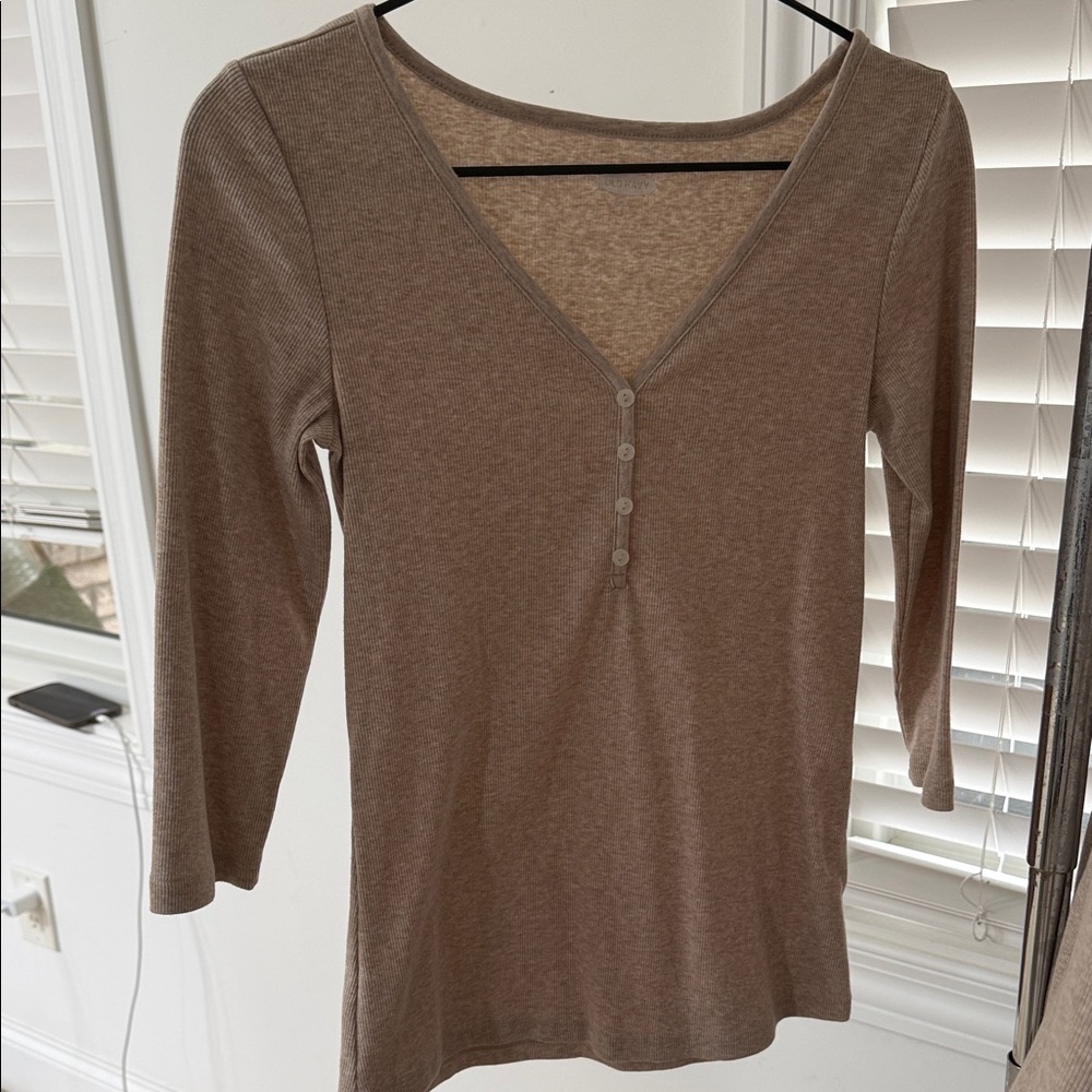 Old Navy Taupe V-Neck Long Sleeve oatmeal 3/4 sleeve Top